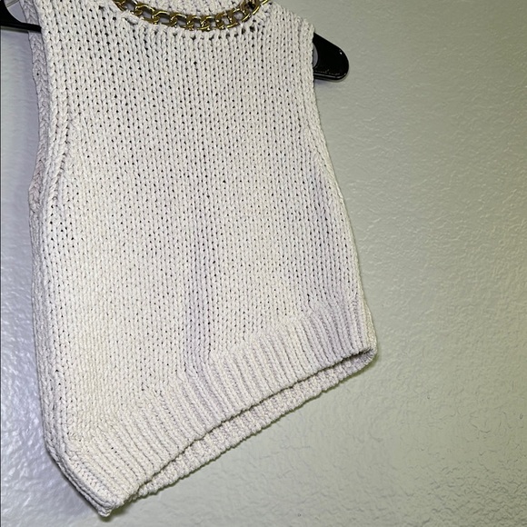 Chain Embellished Knit Sleeveless Top - Picture 6 of 7
